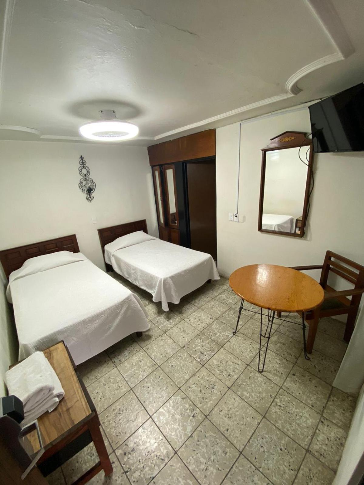 Hotel Flamingos De סיודד גוזמן מראה חיצוני תמונה